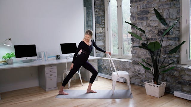 Desk Workout: Ankle & Calf Stretch