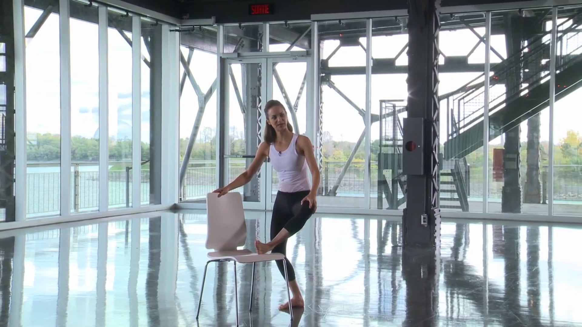 Étirement: hanches et ischio-jambiers avec Sahra Esmonde-White