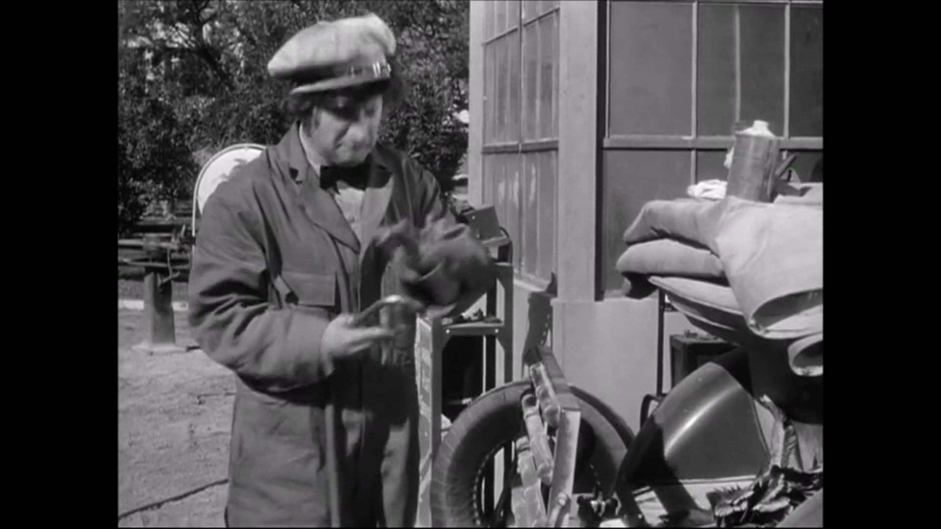 Three Stooges: Violent Is The Word For Curly (1938)