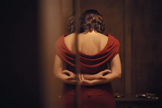 WOMAN UNKNOWN