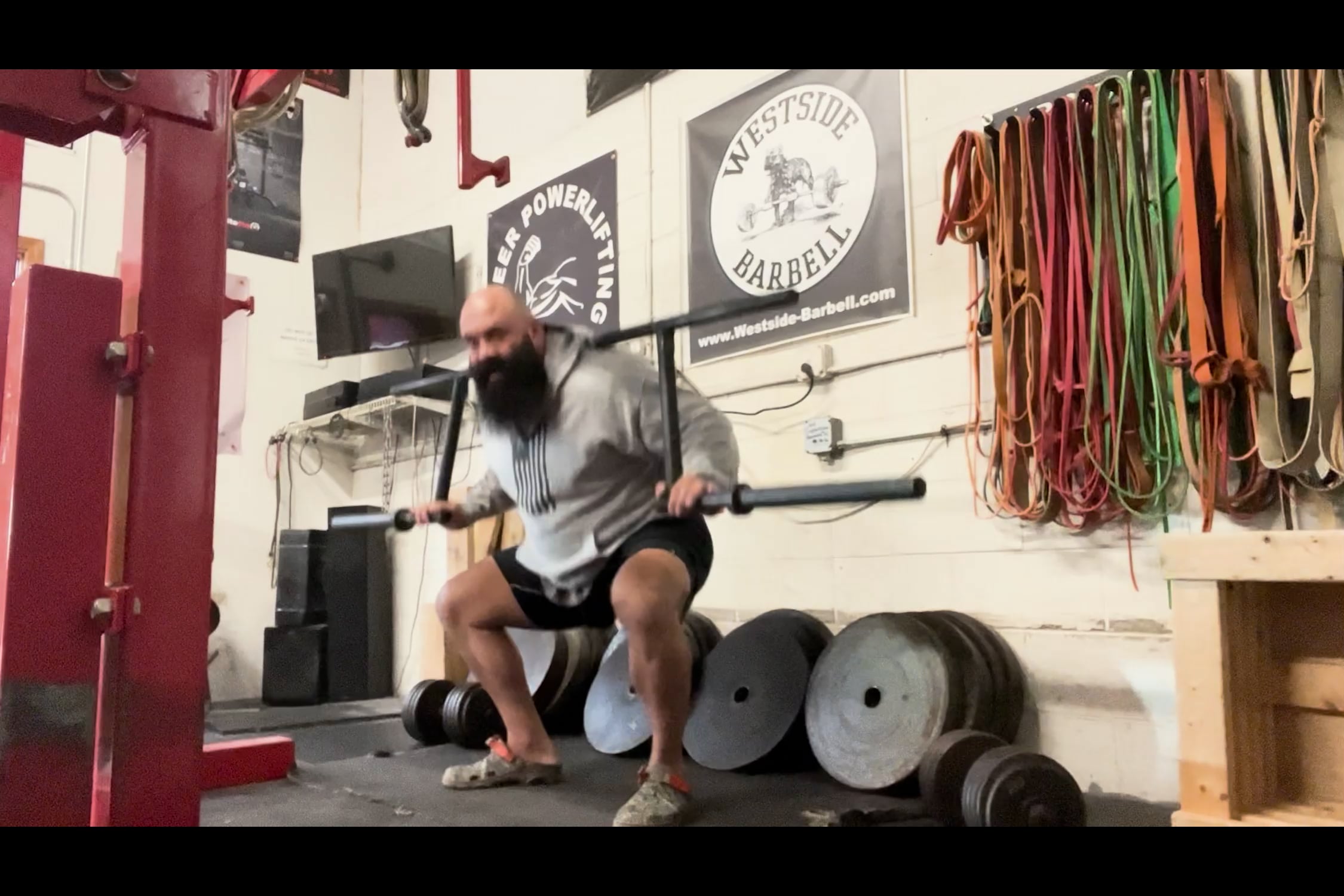 Concentic Knee Position in Raw Squat