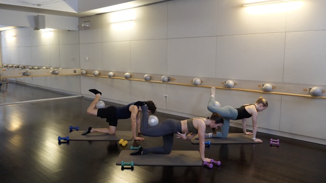 Barre Express with Leah Hassett
