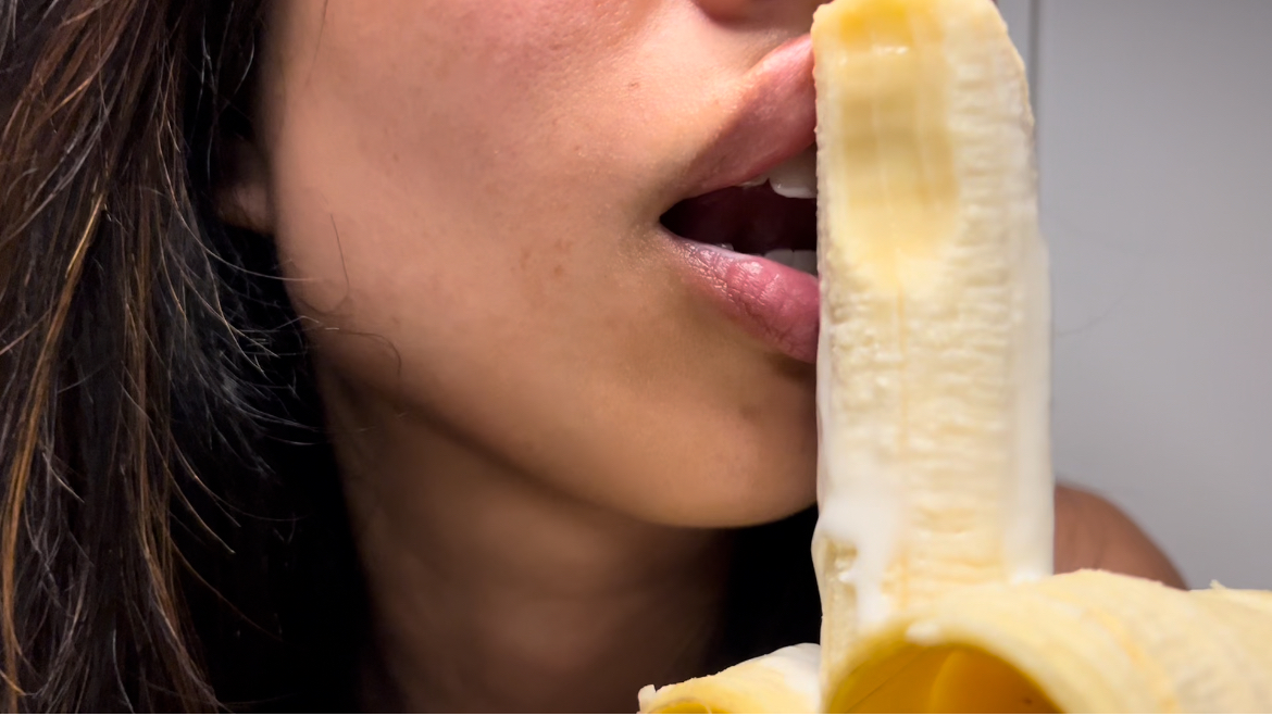 Food playing and eating