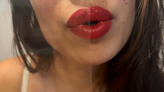 Big glass kissing 