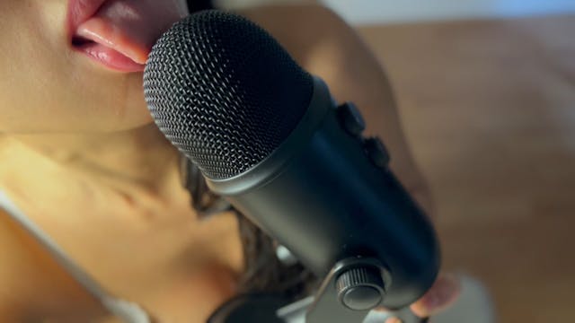 Watch me from above how I lick this mic