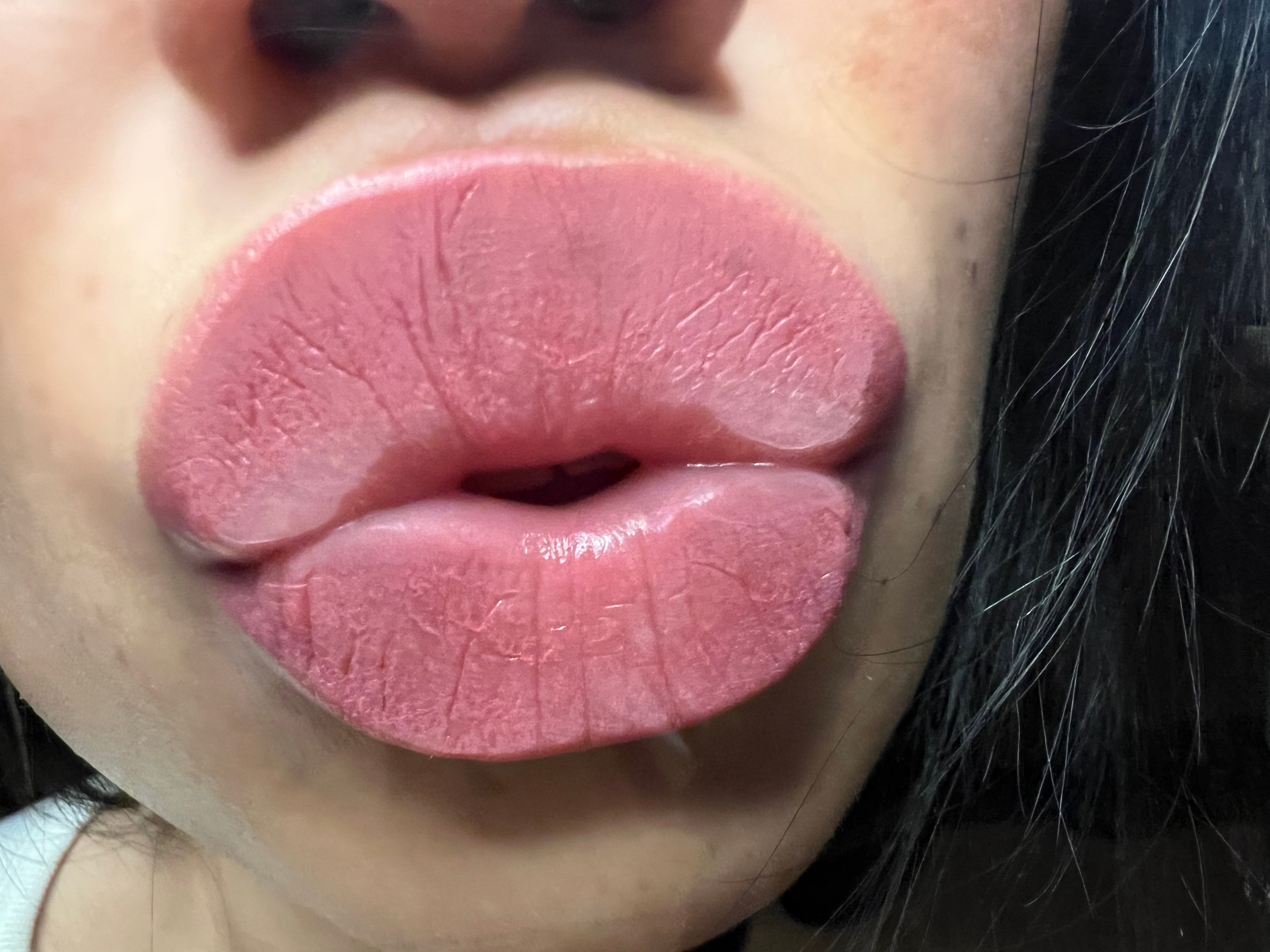 glass kissing and licking