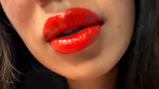 Hot lenslicking close up