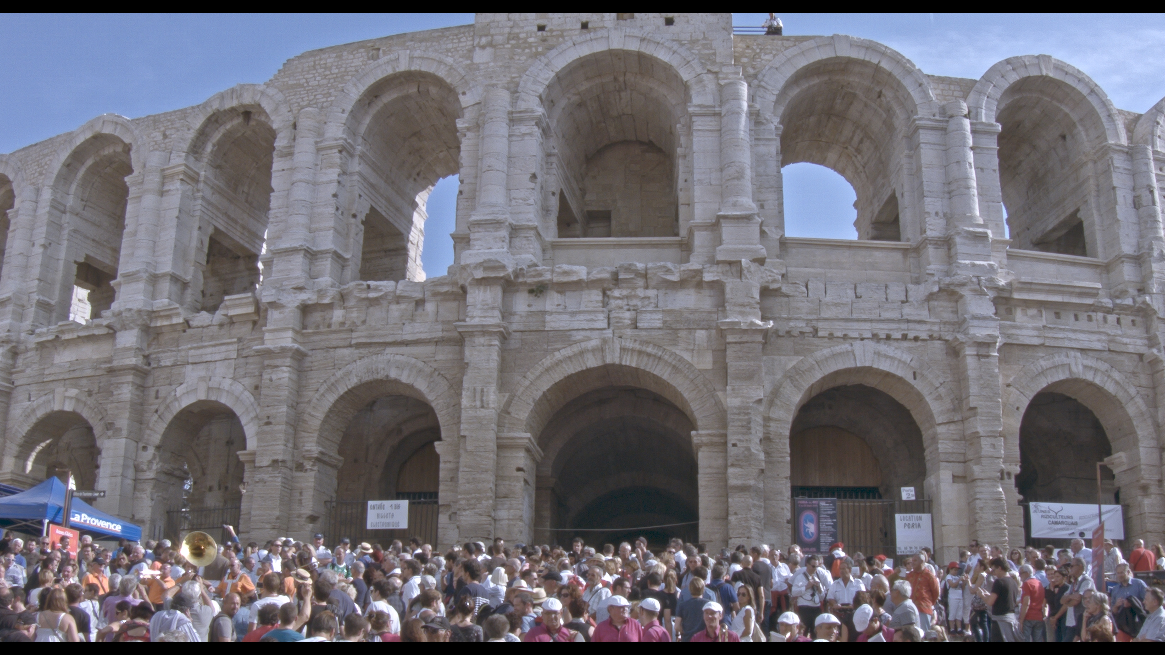 Amphithéâtre-d'Arles---Un-philosophe-dans-l'arène.jpg