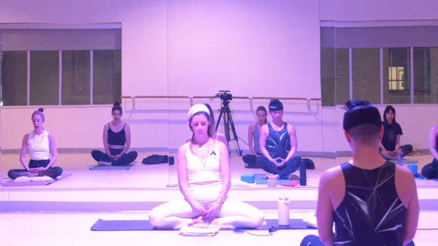 1/4 Kundalini yoga with Greta