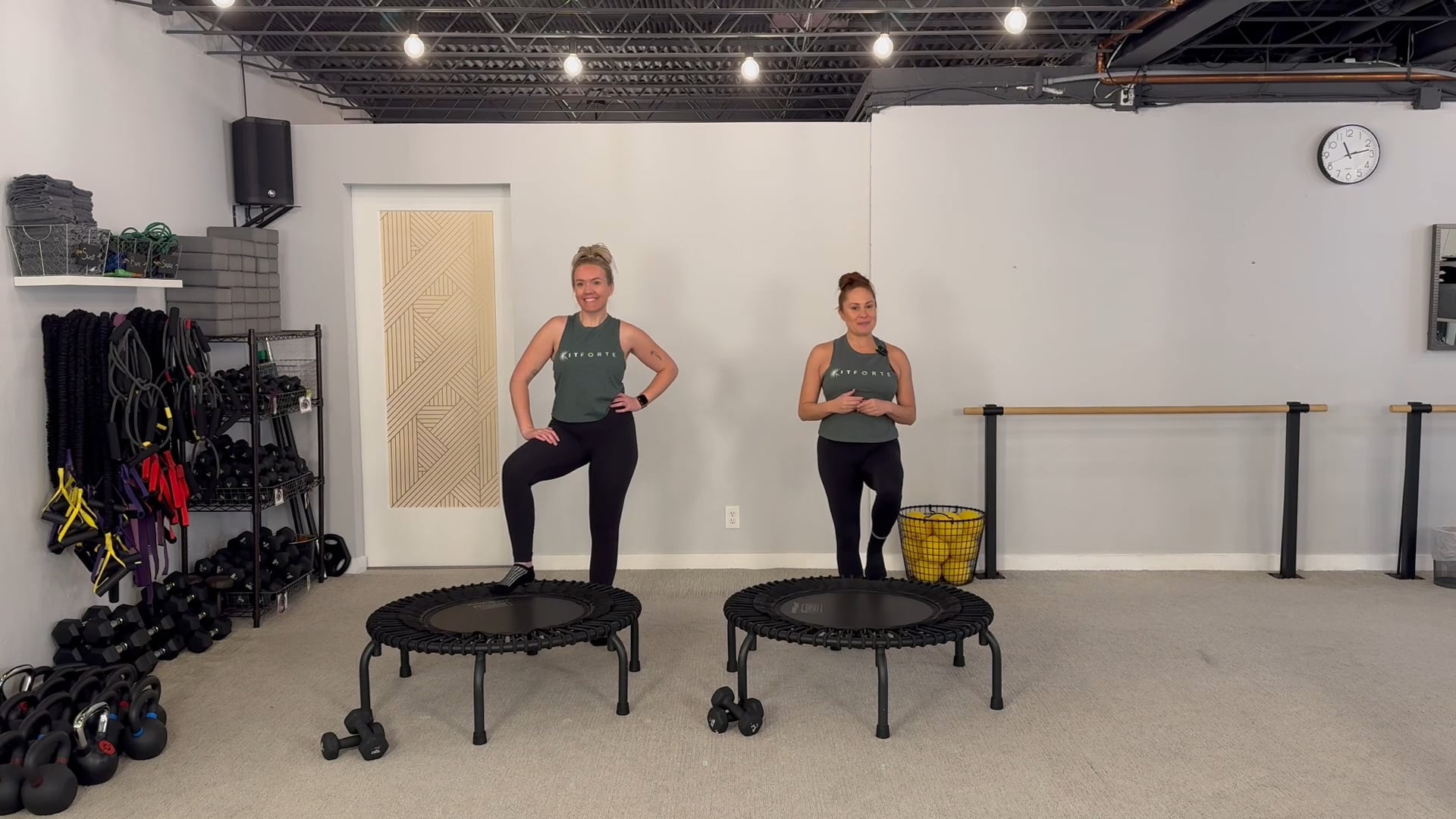 35 Minute Intermediate Bounce & Sculpt