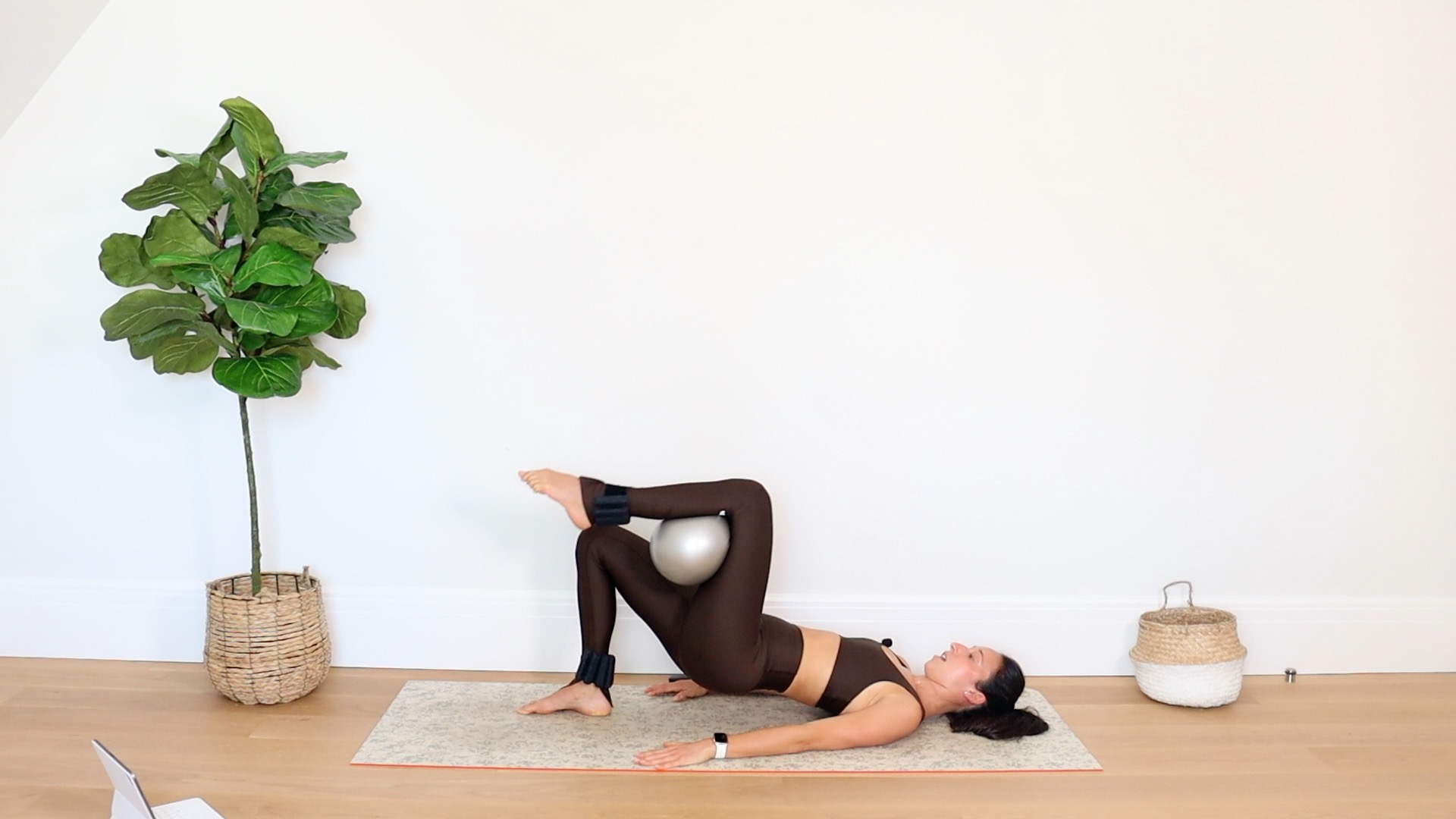 34 Min Pilates Abs & Booty Flow