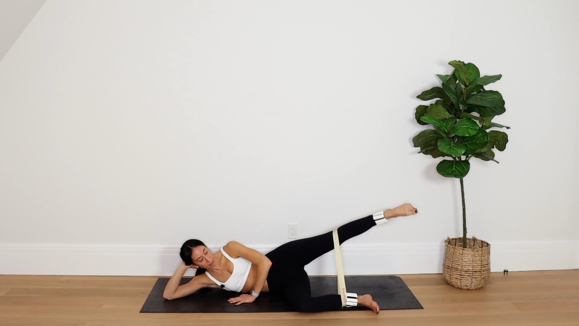 23 Min Inner & Outer Thigh Pilates Flow 1 (Prenatal Friendly)