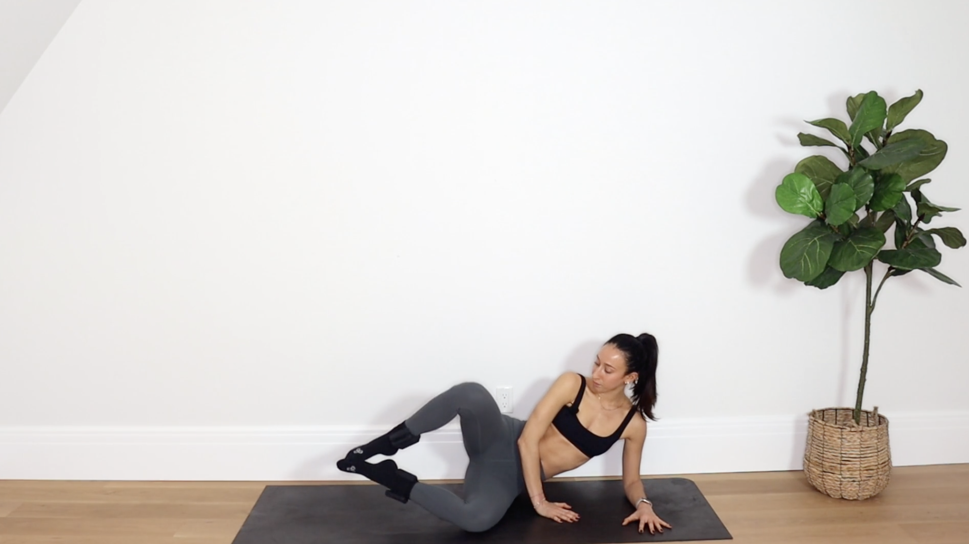 28 Min Sideline Pilates Flow 1 (Prenatal Friendly)