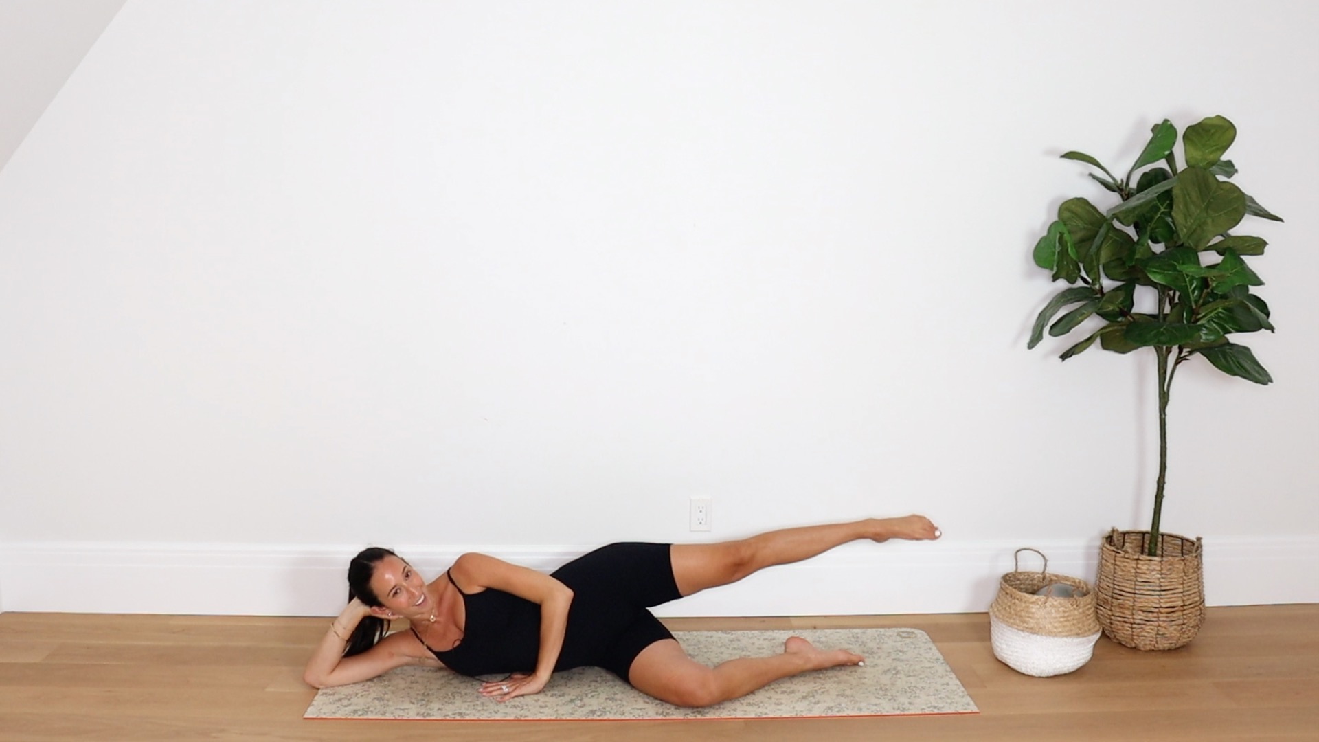 28 Min Sideline Pilates Flow 2 (Prenatal Friendly)