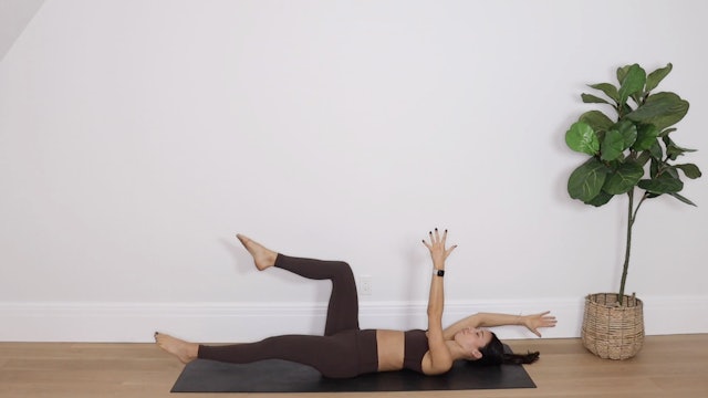 21 Min Pelvic Floor & Core Pilates Flow 1