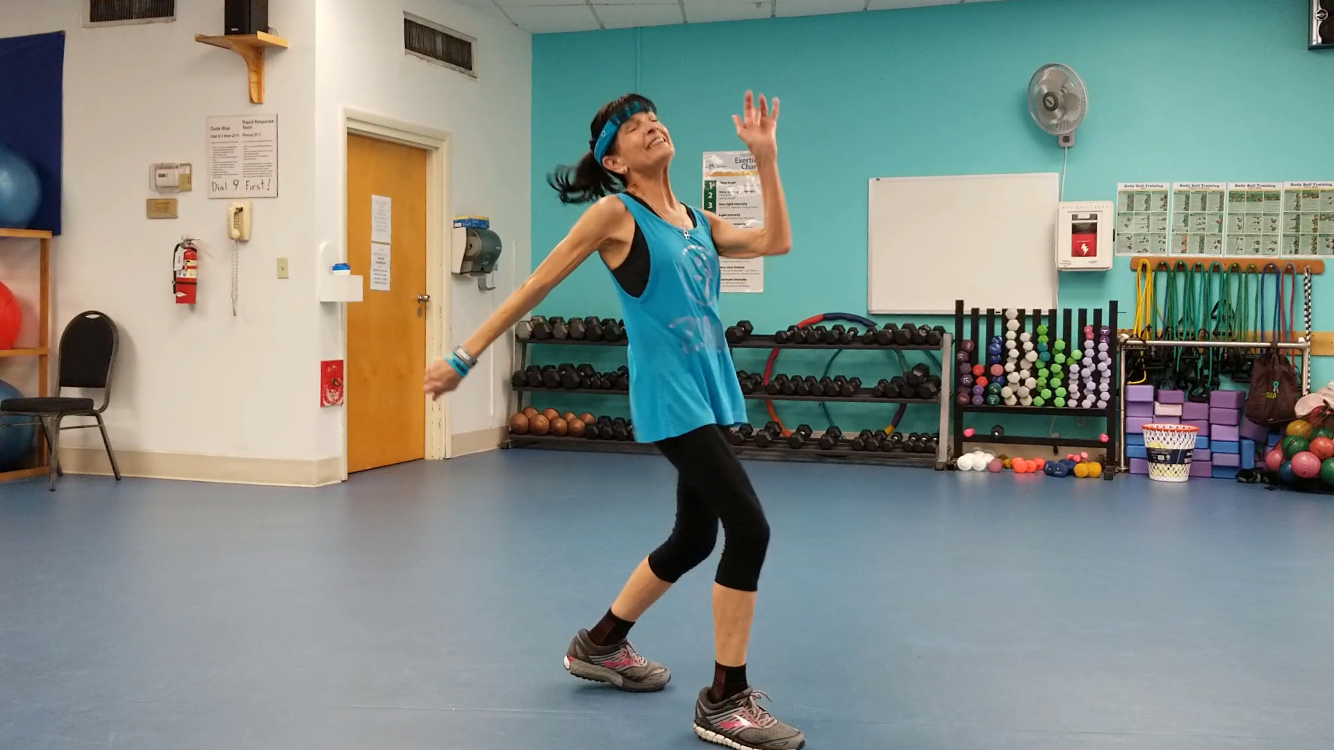 4 Minute Cumbia Dance Workout To Relieve Stress