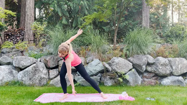 standing-waistsarms