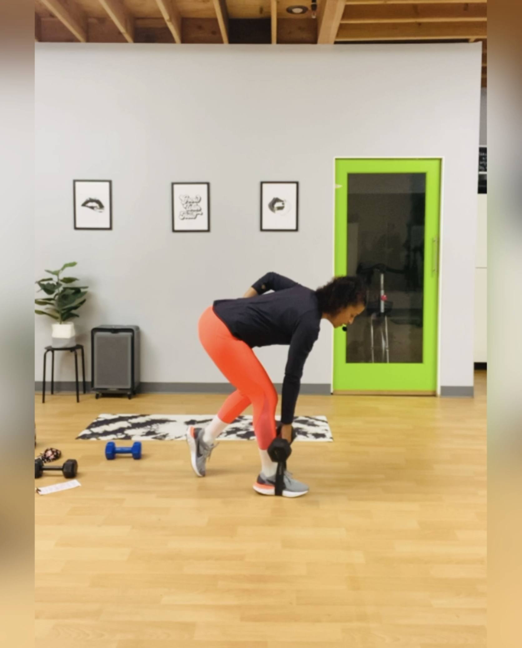 Compound & Core In Studio Flow 18: Single Medium Dumbbell, Booty Band & Mat