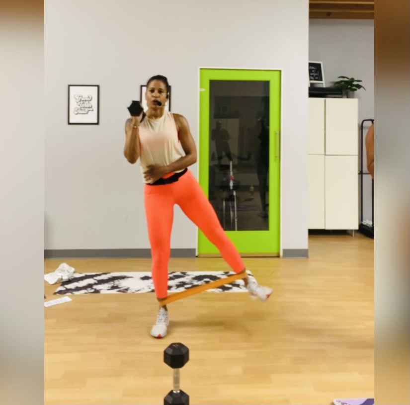 Compound & Core In Studio Flow 4: Single Medium Dumbbell, Booty Band & Mat