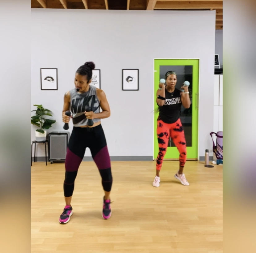 Kickfit Cardio Sculpt/HIIT Circuit: Light to Medium Dumbbells & Mat 