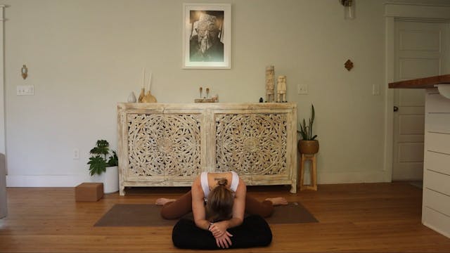 Yummy Hips for Frog Pose