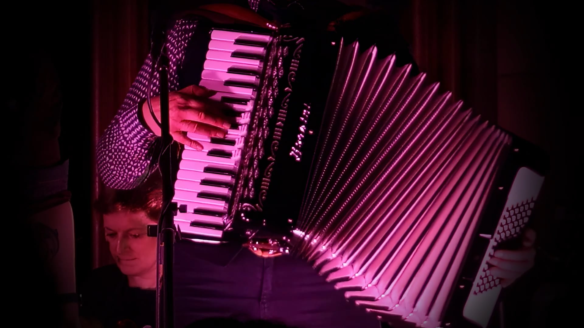 Stille Nacht / Silent Night—O'Hooley & Tidow