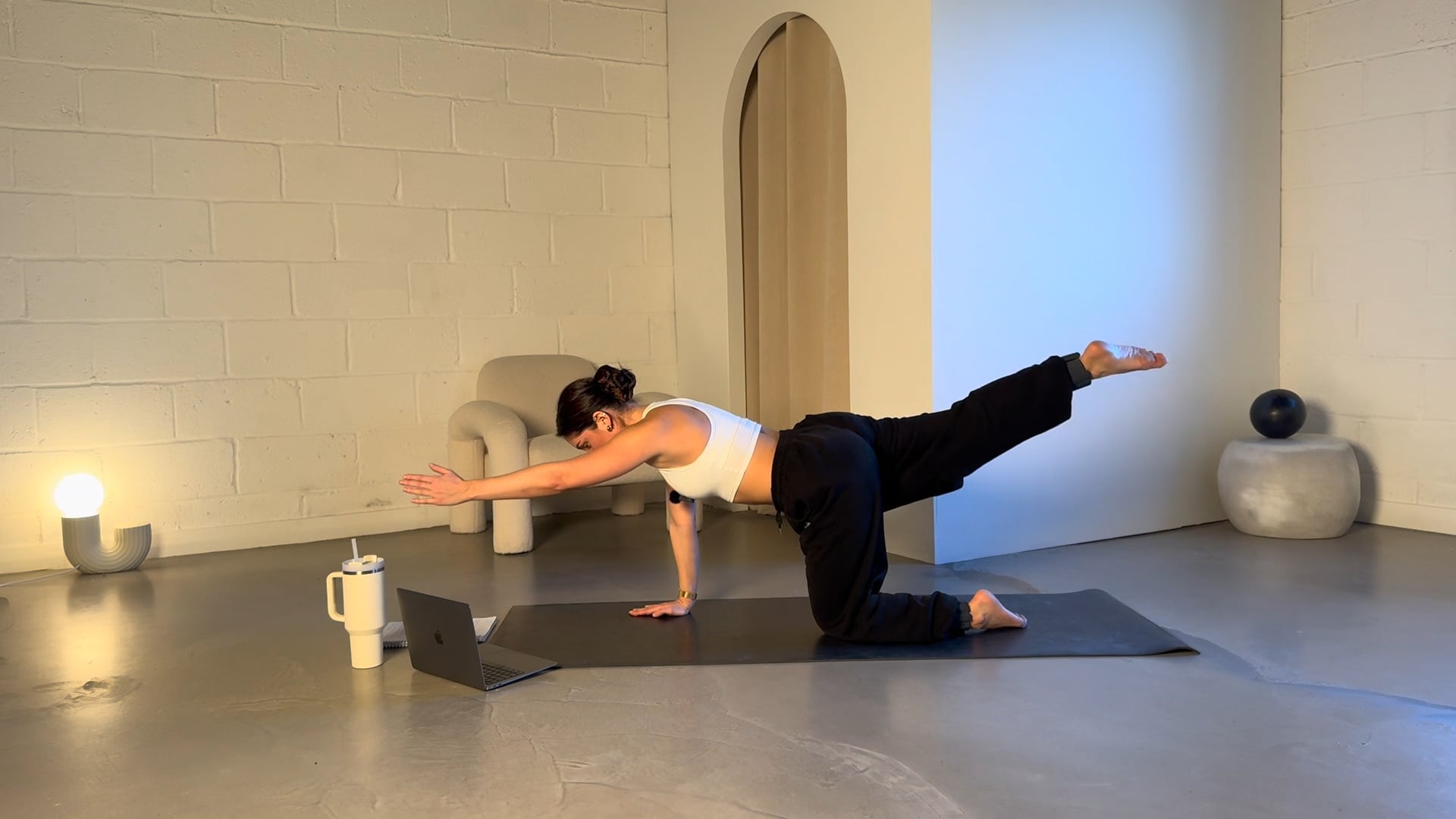 Glutes Focussed No Equipment (Foundation)