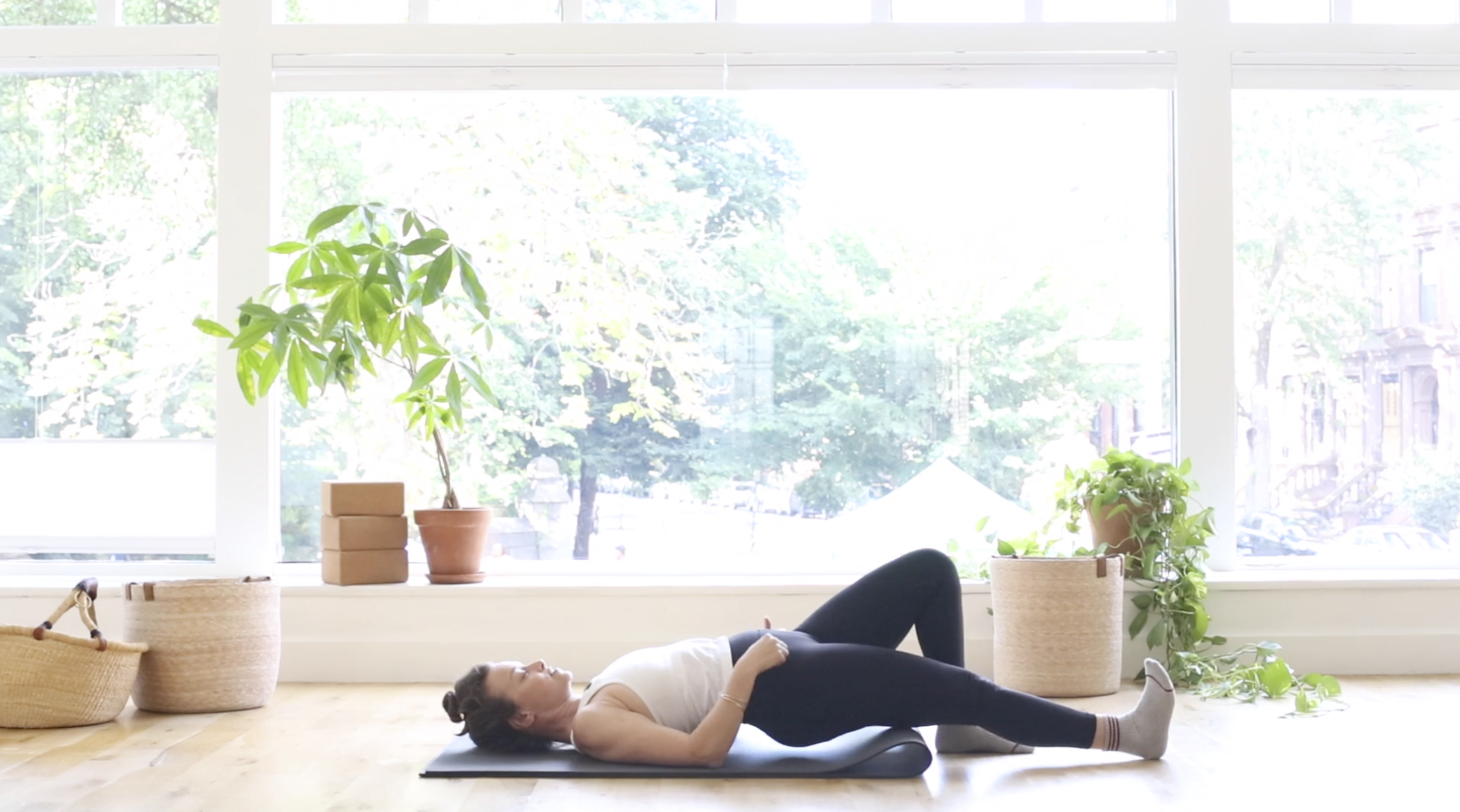 62.Build Your Fort: Glutes and Hamstrings w/Ashley R.