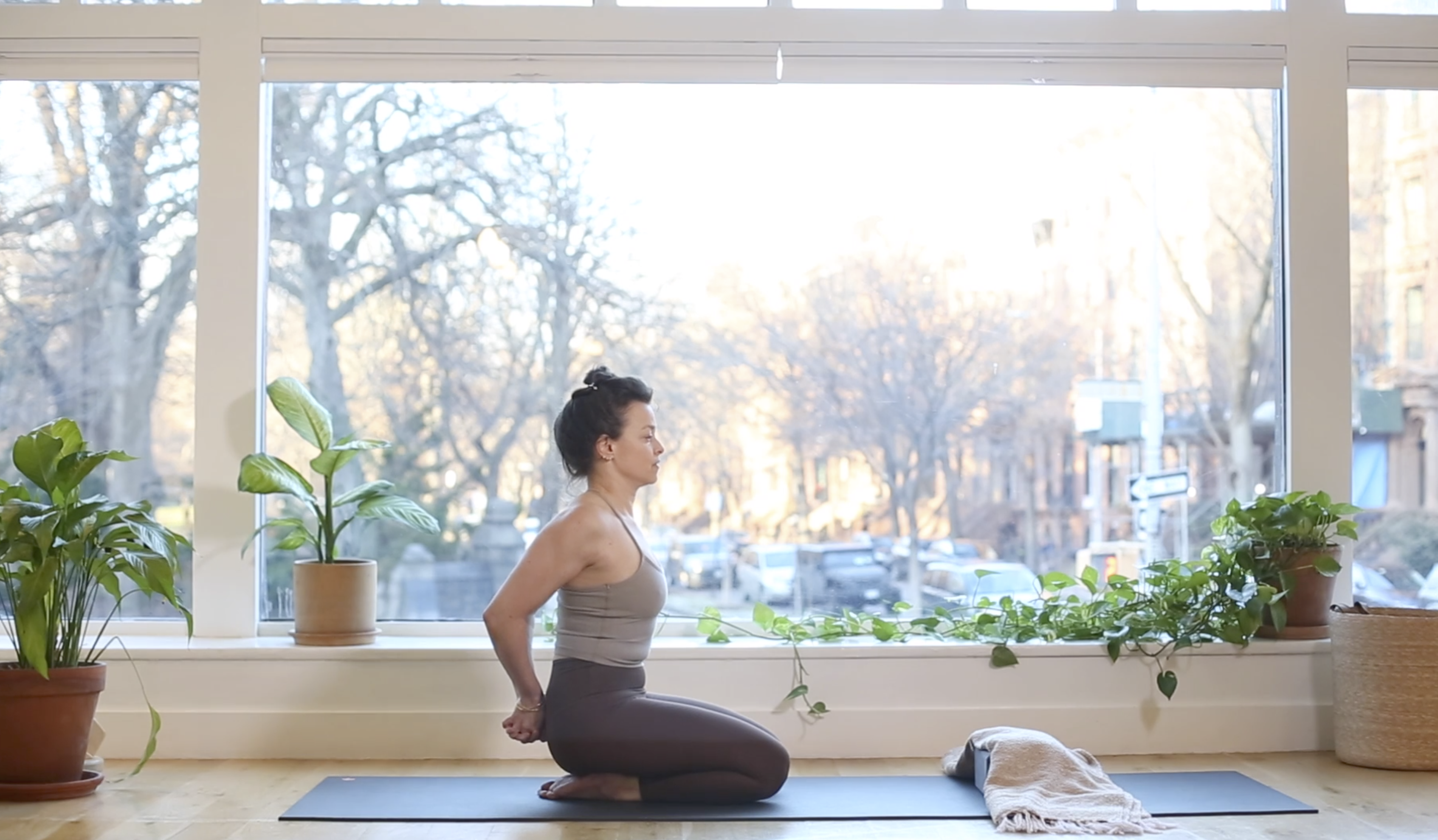 68. Build Your Fort: Shoulder Release and Strengthen w/Ashley R.