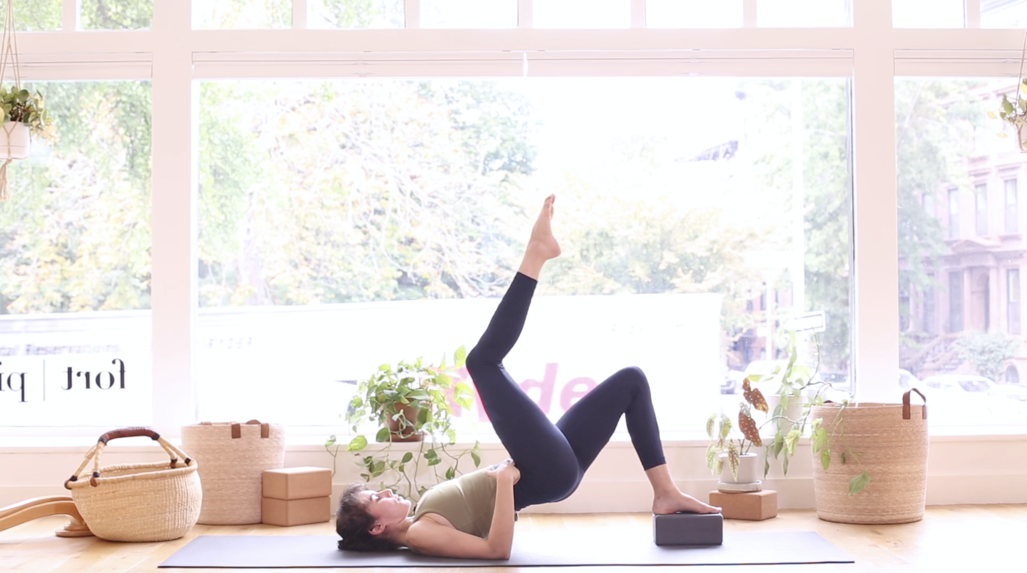 36. Build Your Fort - Glute Work w/Sam L.