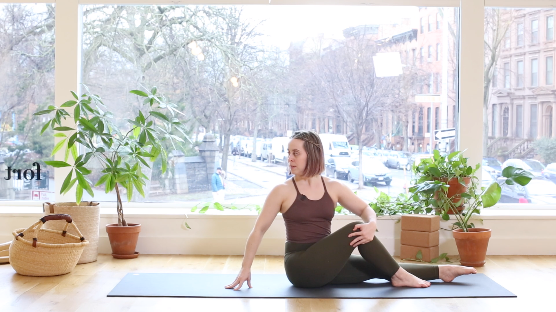 51. Build Your Fort: Abs for Back Support, pt 2. w/Kim