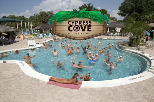 Platicando sobre Cypress Cove, entrev...