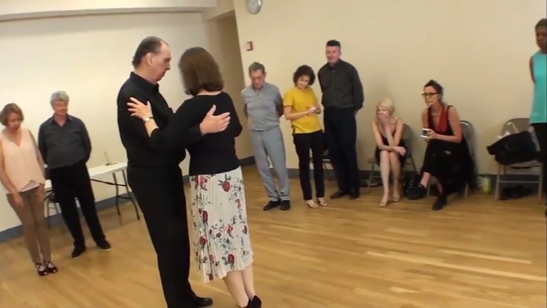 21 - Ocho atras with roundhouse adornment