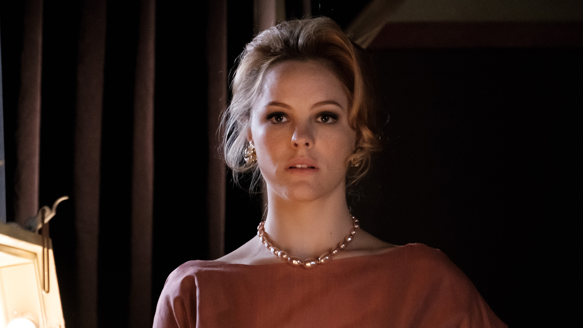 Speakerine: Episode 06 (Sn 1 Ep 6)