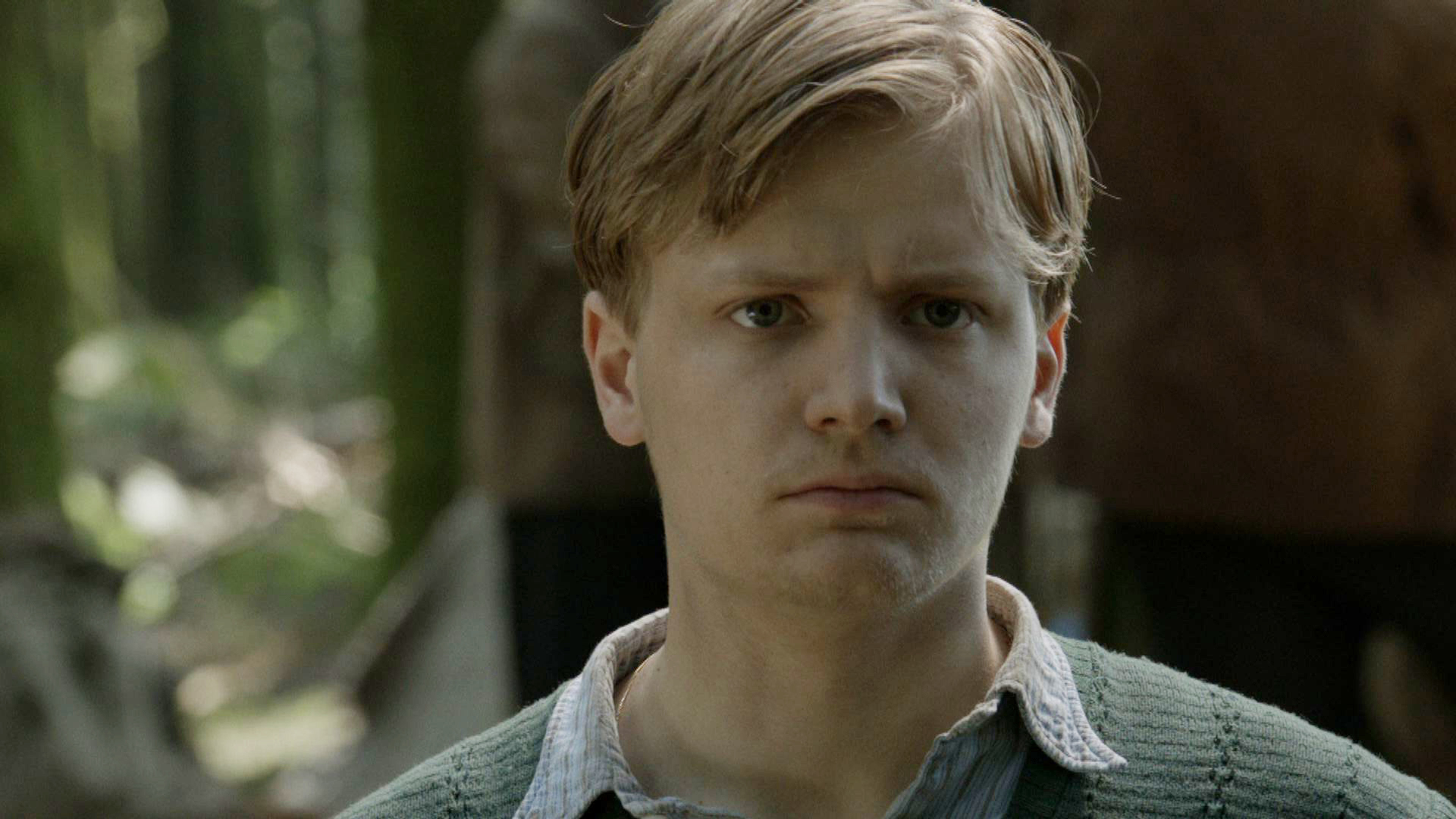 A French Village (Dubbed): Birth of a Leader