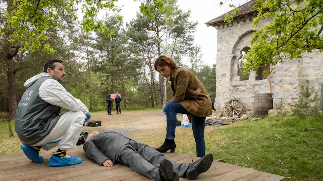 Master Crimes: The Red Chapel