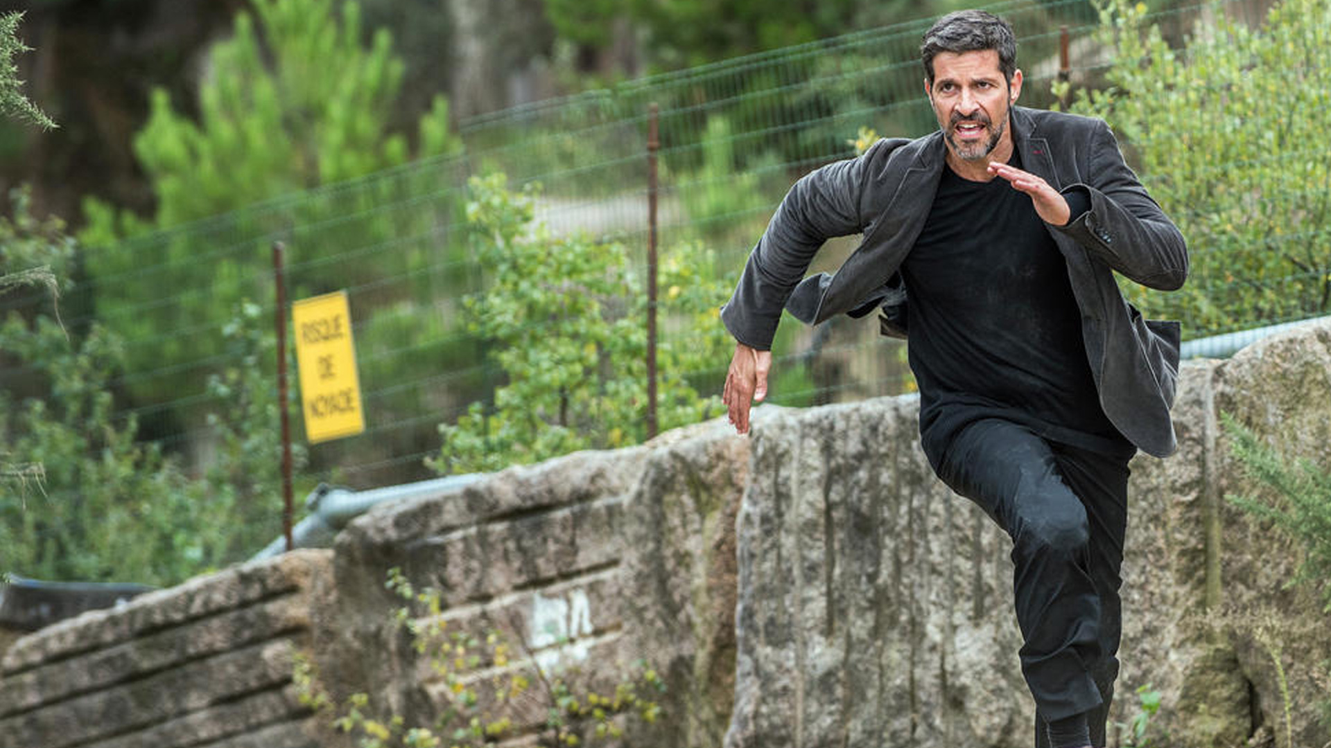 Inspector Dupin: Brittany's Glowing