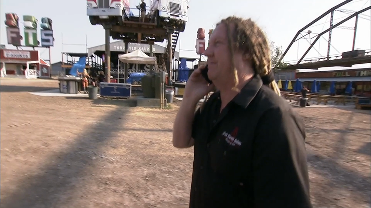 Season 04, Episode 01: Bigger's Better (Or Is It?)