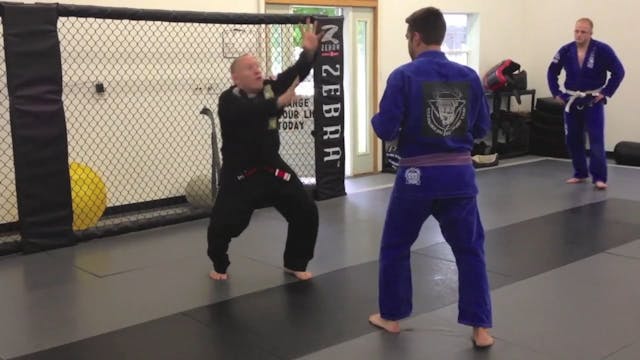 Dive and Clinch - Thigh Bump - Knee o...