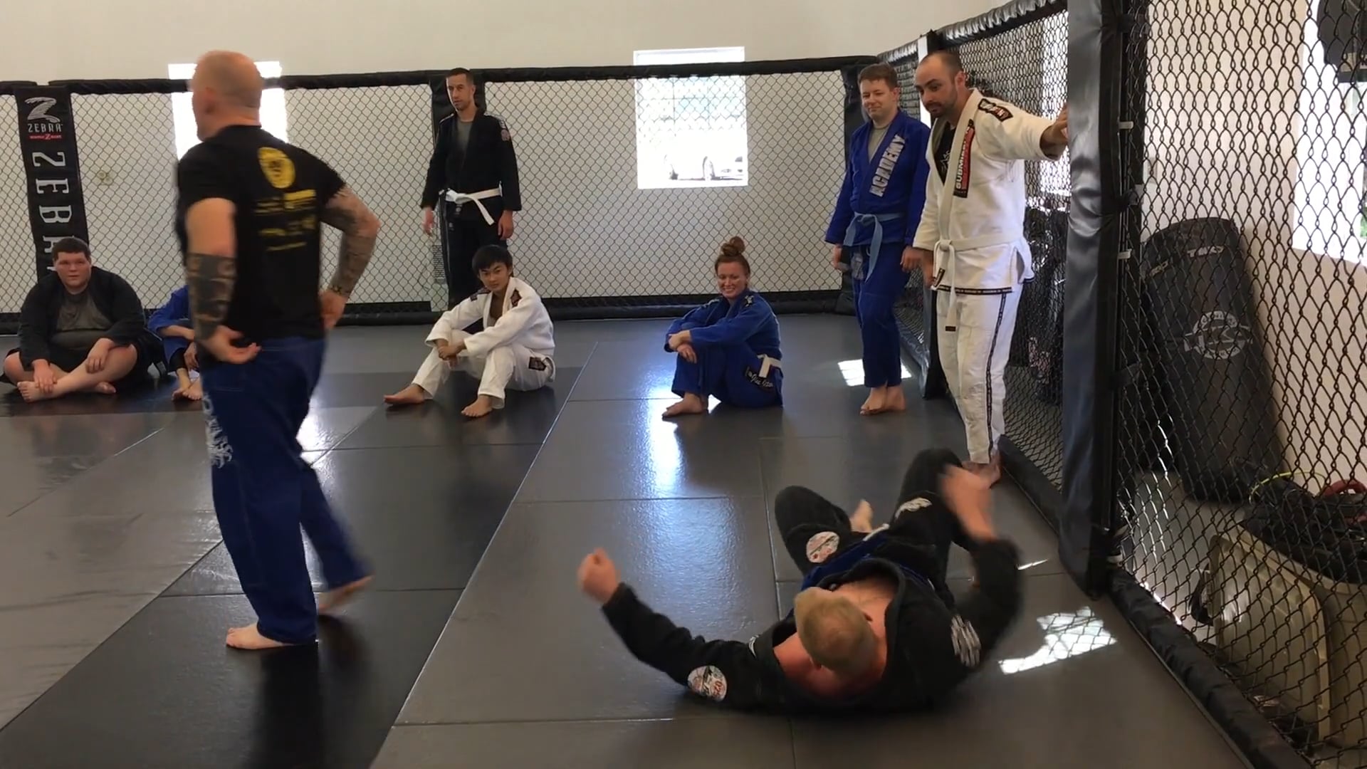 Outside Trip - Knee to Stomach