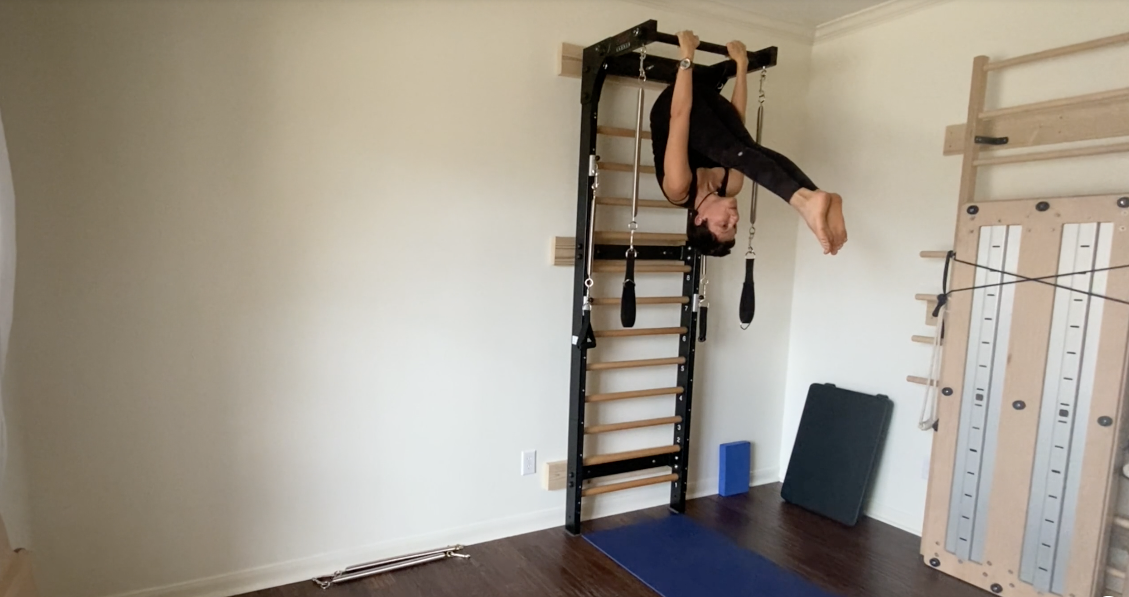 Kate 2 - Hanging Bar Challenges
