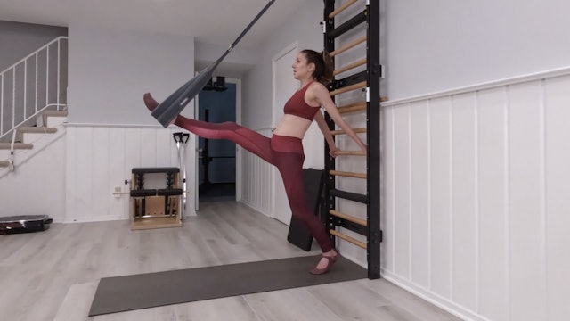 Mariska 14 - Yoga Sling Workout