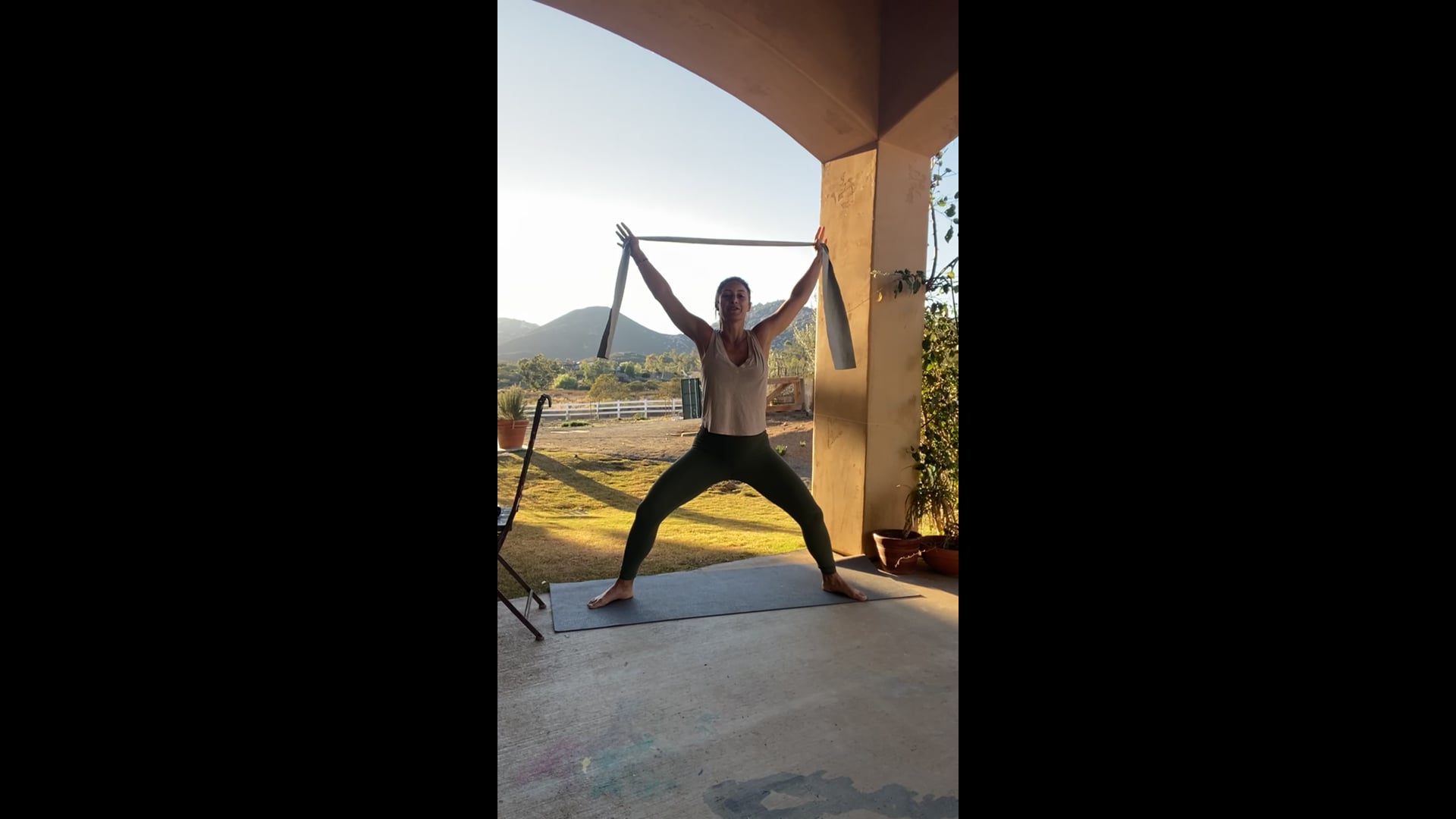 Barre32 with Stephanie (Bands)