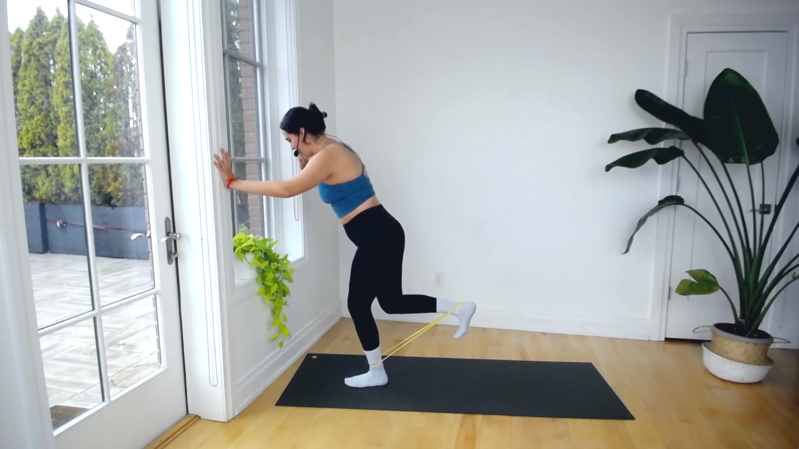 LOWER BODY: MINI BAND