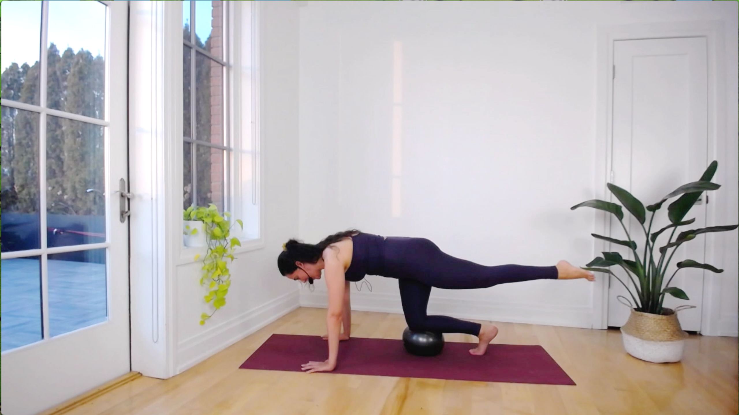 12 MIN GLUTES WITH BALL