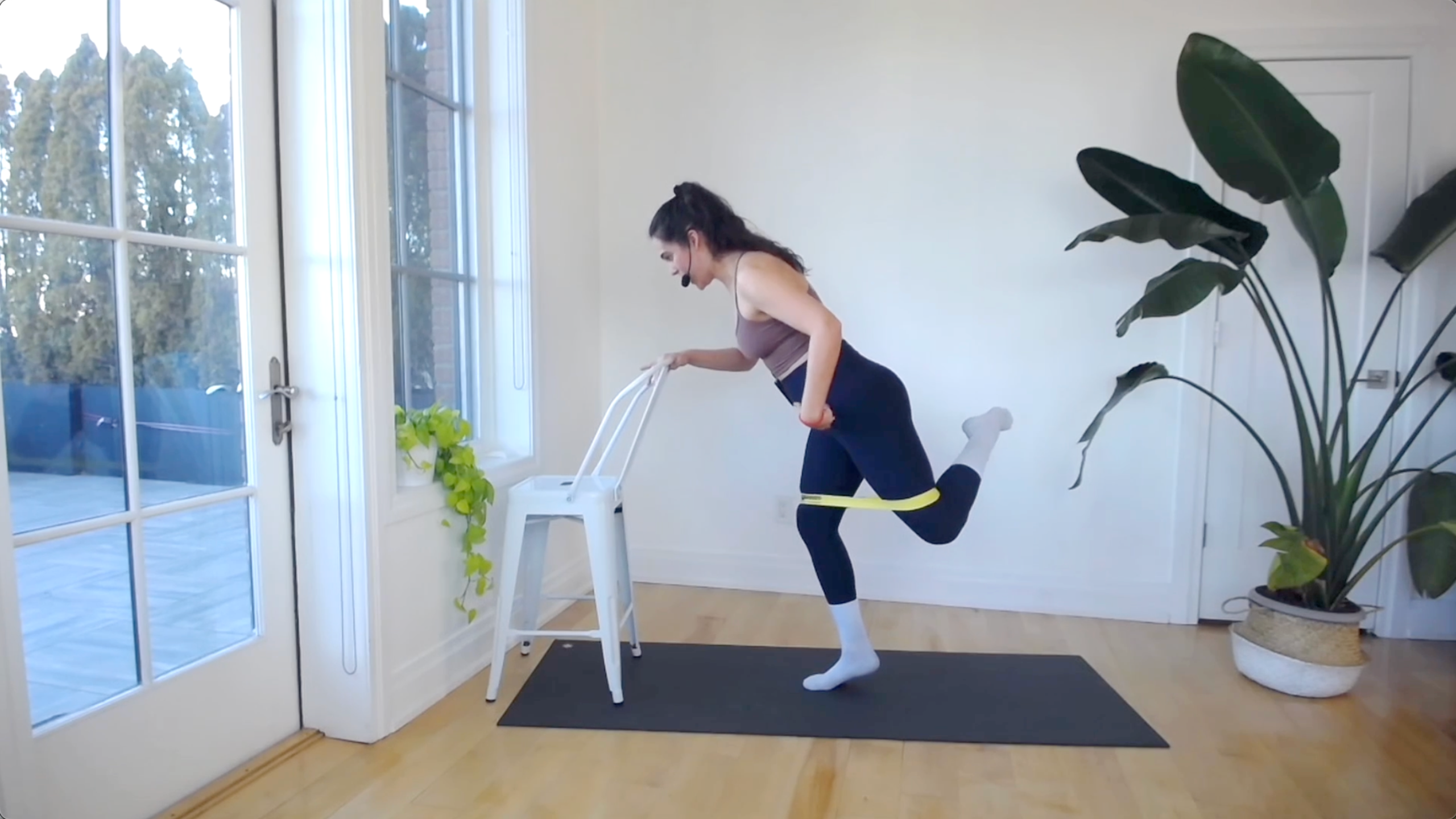 BARRE EXPRESS 16: GLUTES + CORE