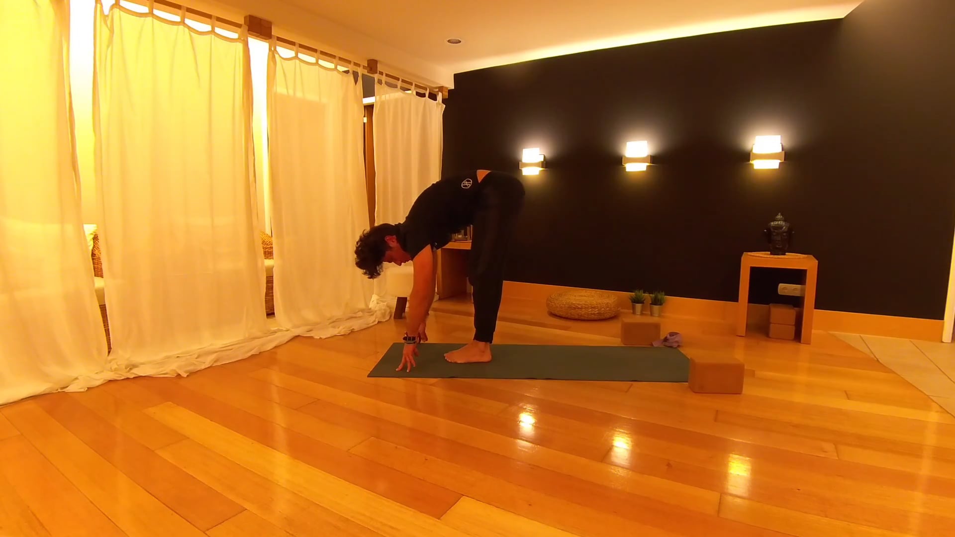 Yoga for strength and flexibility με τον Ίων Μάγκο