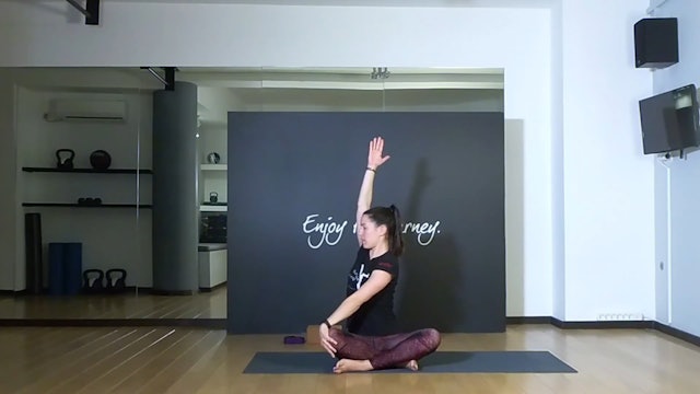 Yoga for Strength and Flexibility με την Δήμητρα Σκούρα