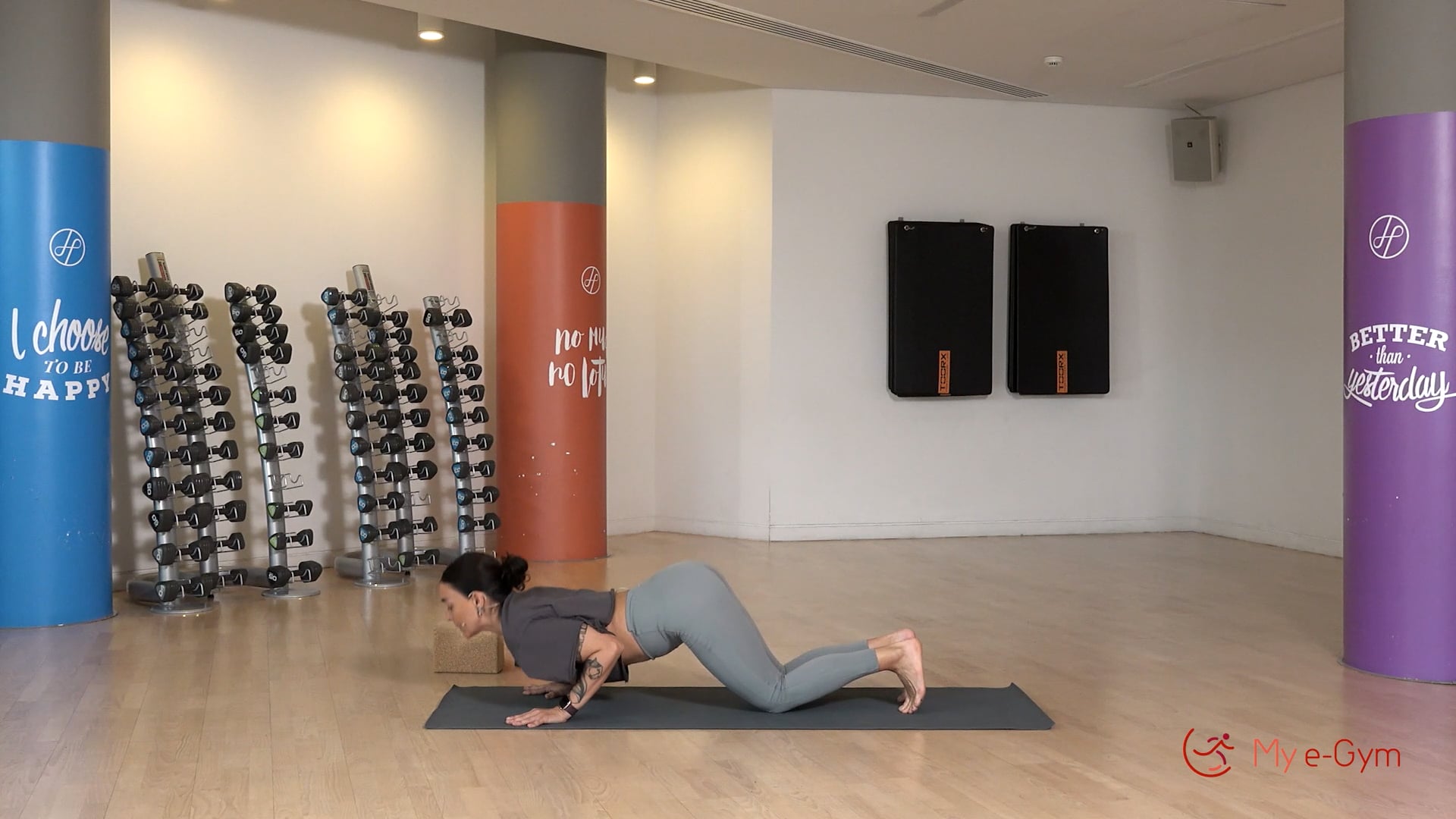 Morning yoga με την Πηνελόπη Ζηρινόγλου