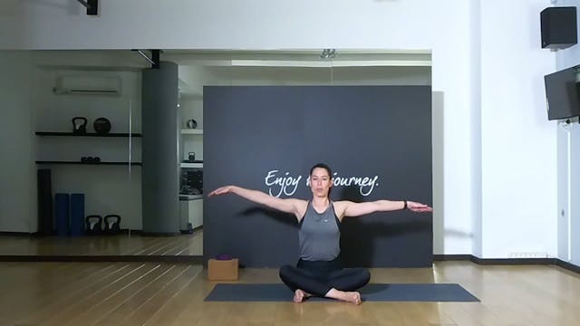 Morning Yoga με την Δήμητρα Σκούρα 